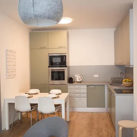 Jestrab 5 Apartment *
